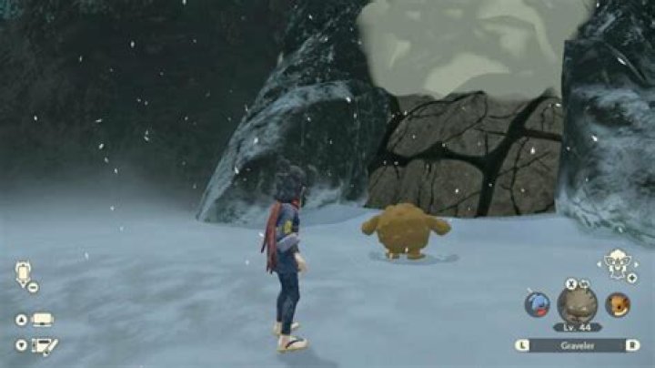 How to break the big rocks in Pokémon Legends: Arceus